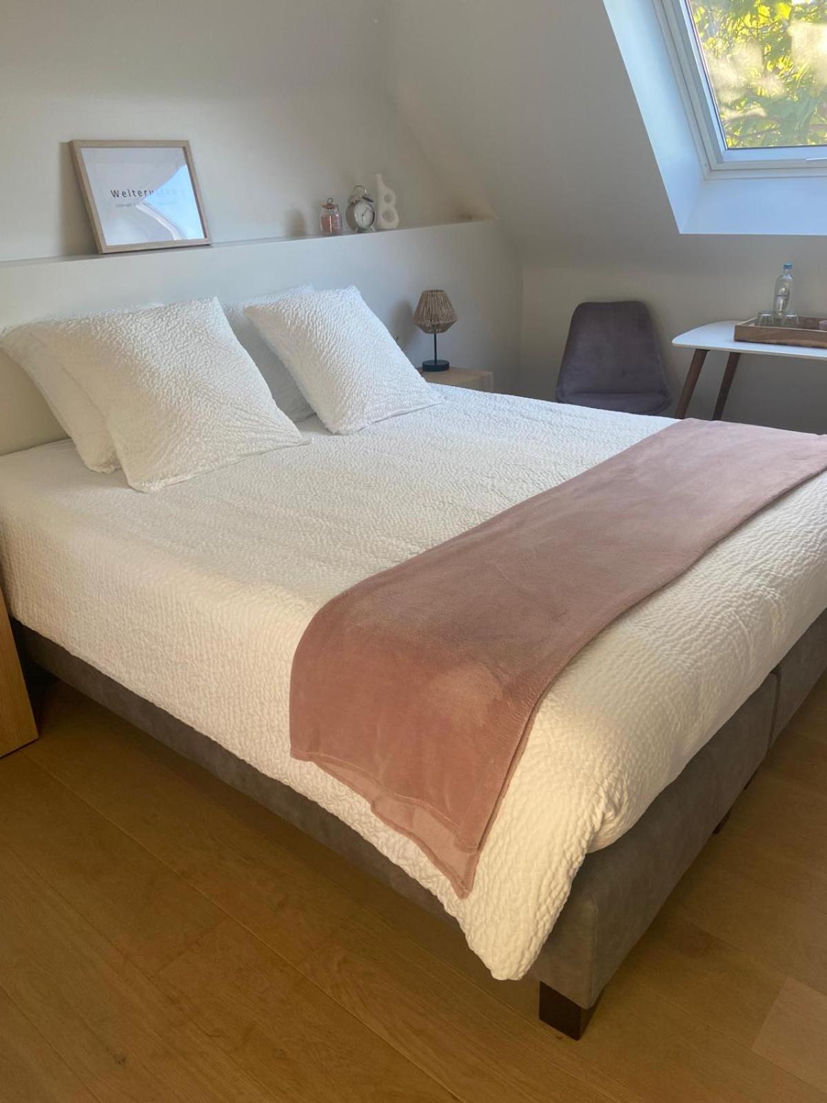 Huyze Vinteling Bed & Breakfast อีปส์ ภายนอก รูปภาพ