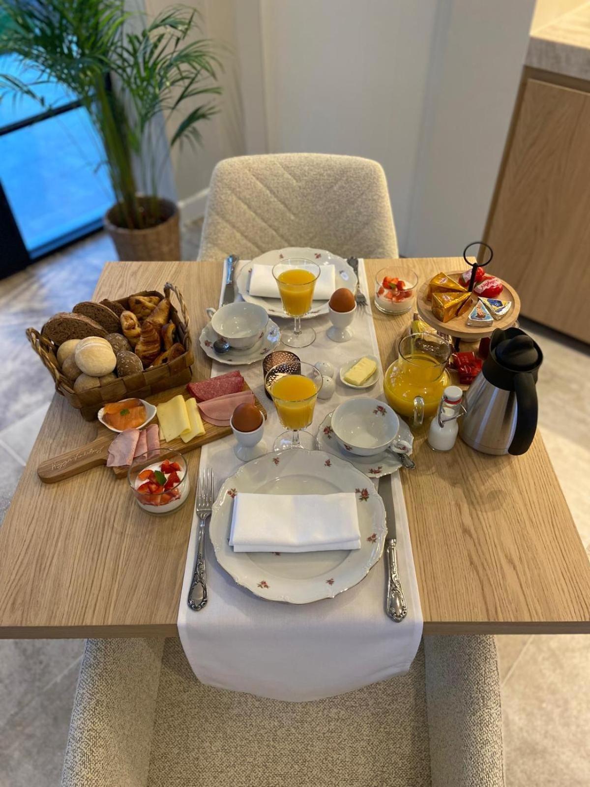 Huyze Vinteling Bed & Breakfast อีปส์ ภายนอก รูปภาพ