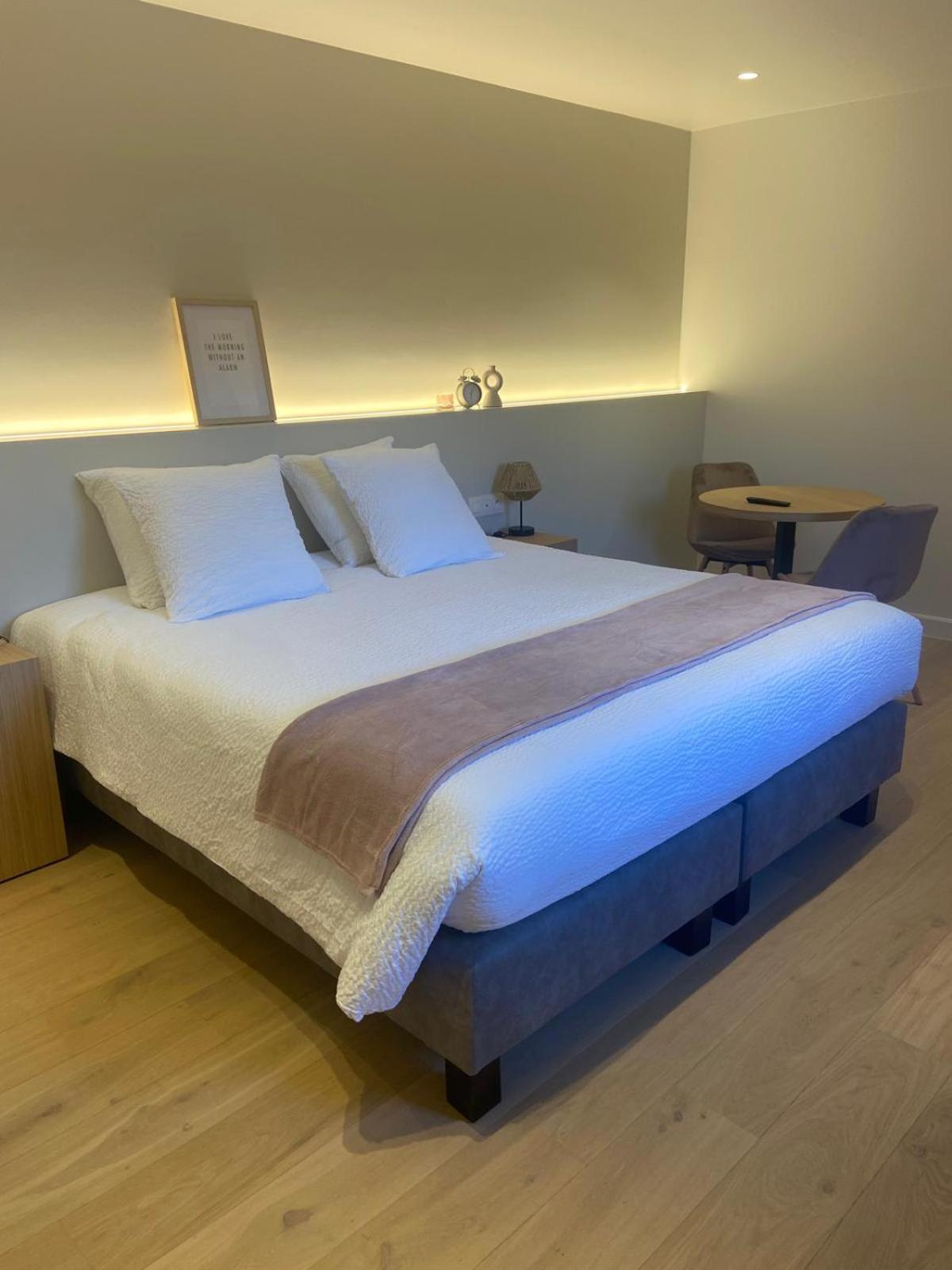 Huyze Vinteling Bed & Breakfast อีปส์ ภายนอก รูปภาพ